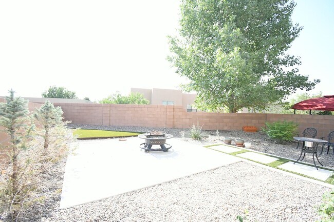 Building Photo - Mountain View, Two Car Garage 3bd/3ba Avai...