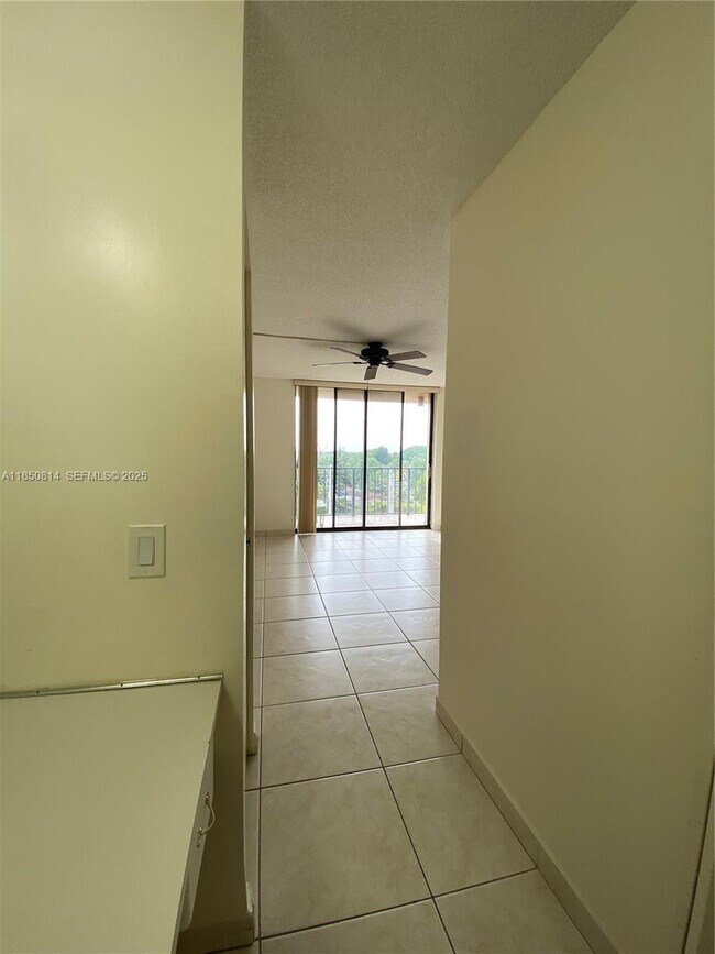 Building Photo - 16751 NE 9th Ave