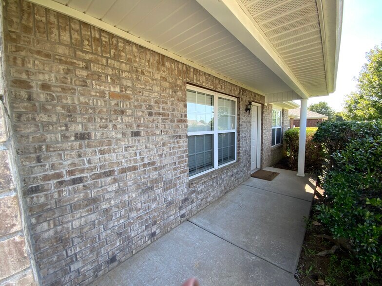 Building Photo - 3605 SW Carriageway Ave