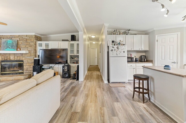 Building Photo - 214 Shipman's Pike