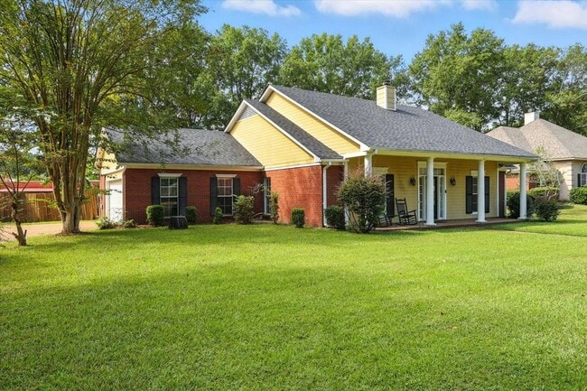 Building Photo - 213 Cambridge Dr