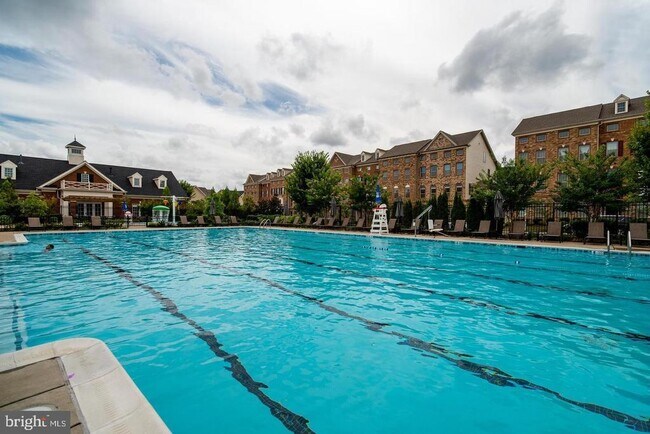 Building Photo - 22567 Naugatuck Square