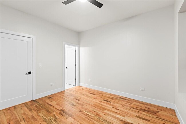 Building Photo - 6128 S Rhodes Ave