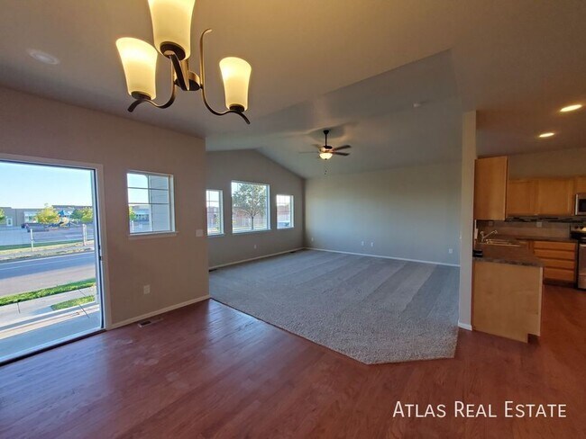 Building Photo - 708 Finch Dr