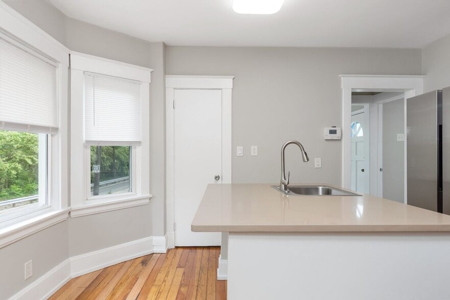 Building Photo - 6717 E Ledge St