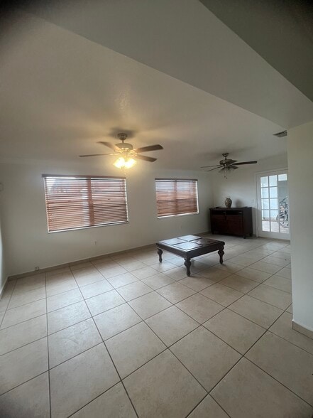 Building Photo - 403 SW 78th Pl