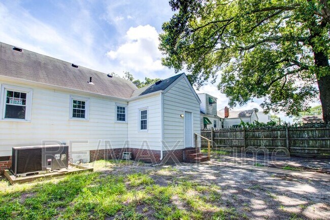 Building Photo - 27 Ansell Ave
