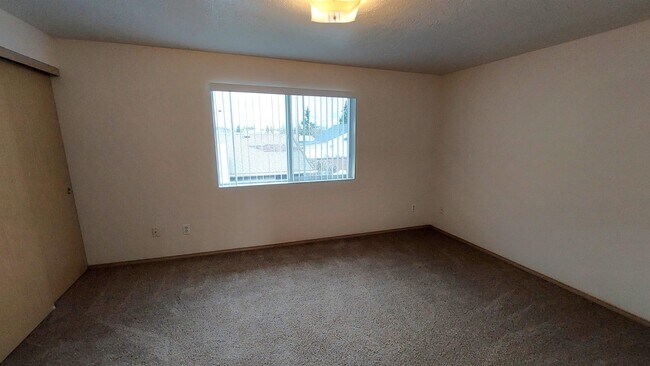 Building Photo - 160 N 7th St