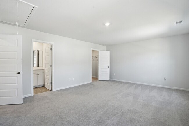 Building Photo - 145 Binscombe Ln