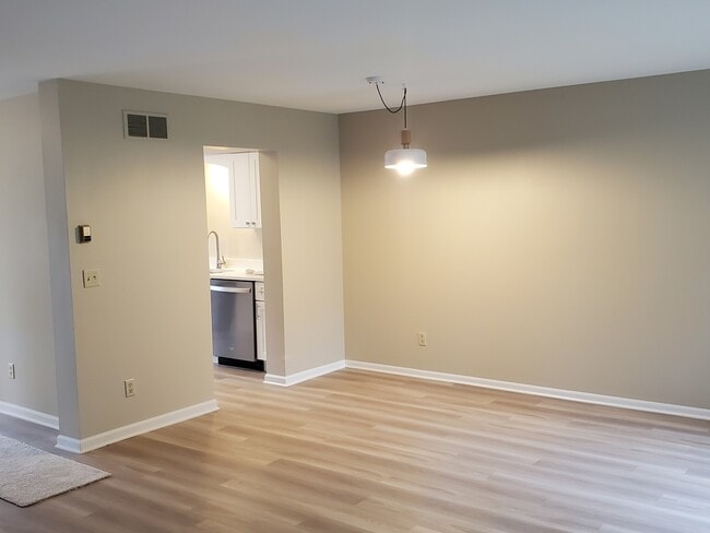 Building Photo - 1355 Dunham Ct
