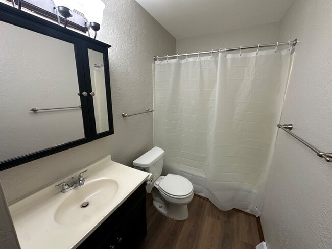 Building Photo - 48 N Navarre Ave