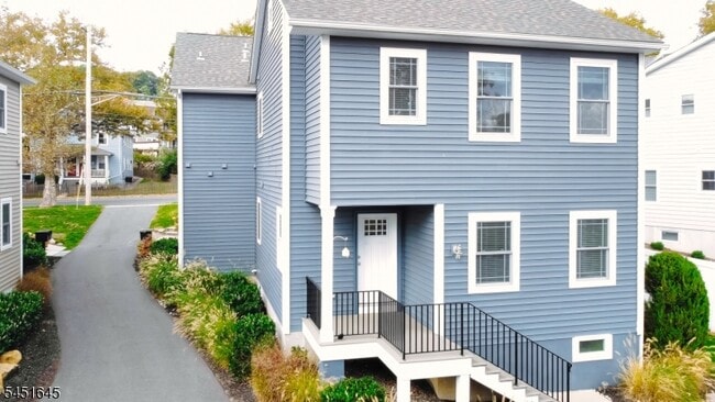Building Photo - 156 Broad St