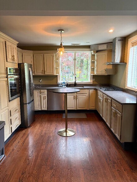 Building Photo - 35 2nd Ave