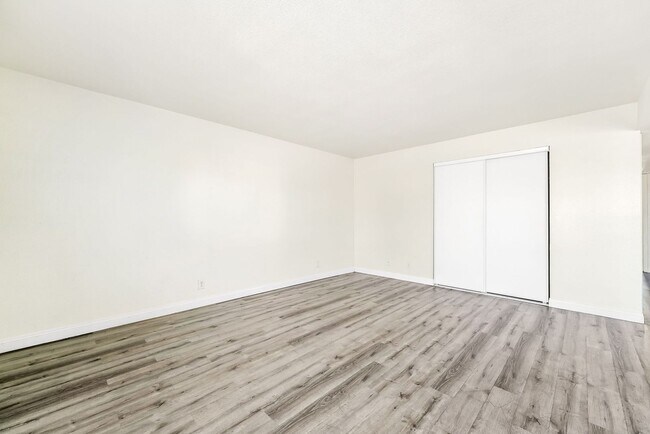 Building Photo - 5303 Del Gado Dr