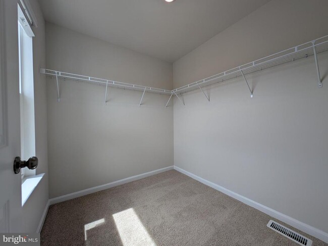 Building Photo - 134 Willett Holw St