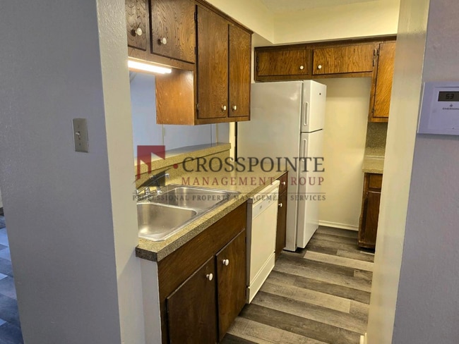 Building Photo - Schedule Your Tour Today! Newly Updated 2/1.5 Townhome in Longview