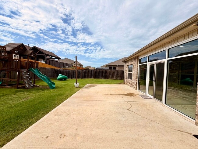 Building Photo - 280 Lilly Dr