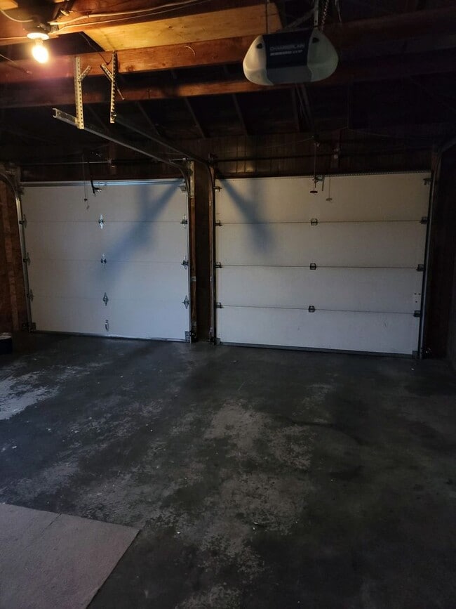 Building Photo - 3 Bedroom, 1 bath S Tacoma Home!