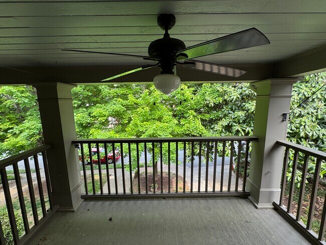 Building Photo - 526 Oakland Ave