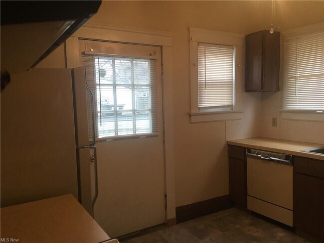 Building Photo - 55 Cotter Ave