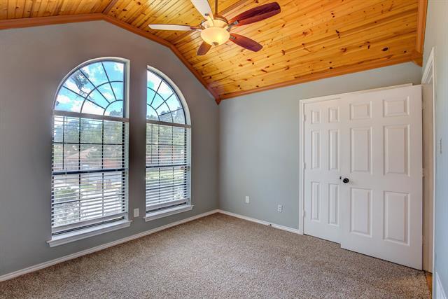Building Photo - 3914 Meadow Dr