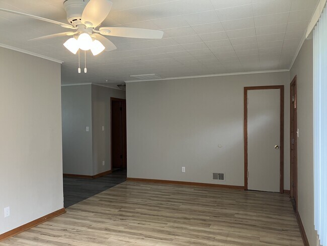 Building Photo - 508 E Buckner St