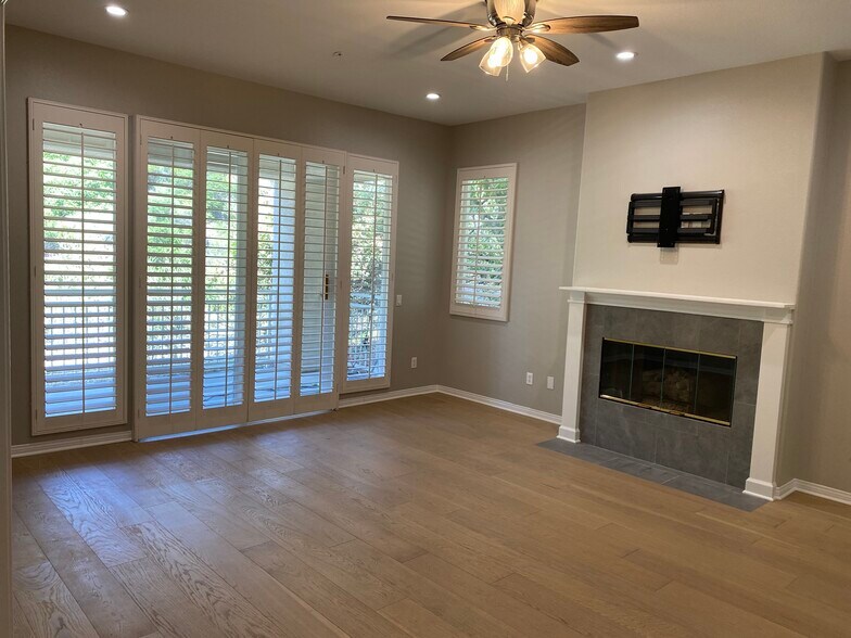 Building Photo - 732 PALISADES Dr