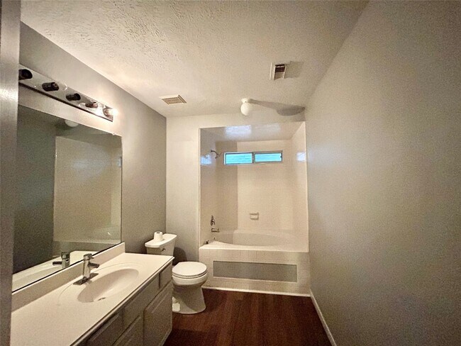 Building Photo - 22918 Breton Point Dr