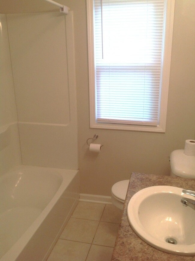 Building Photo - Beautiful Ralston 3 Bedroom Home Across from Park! Garage and fenced yard!