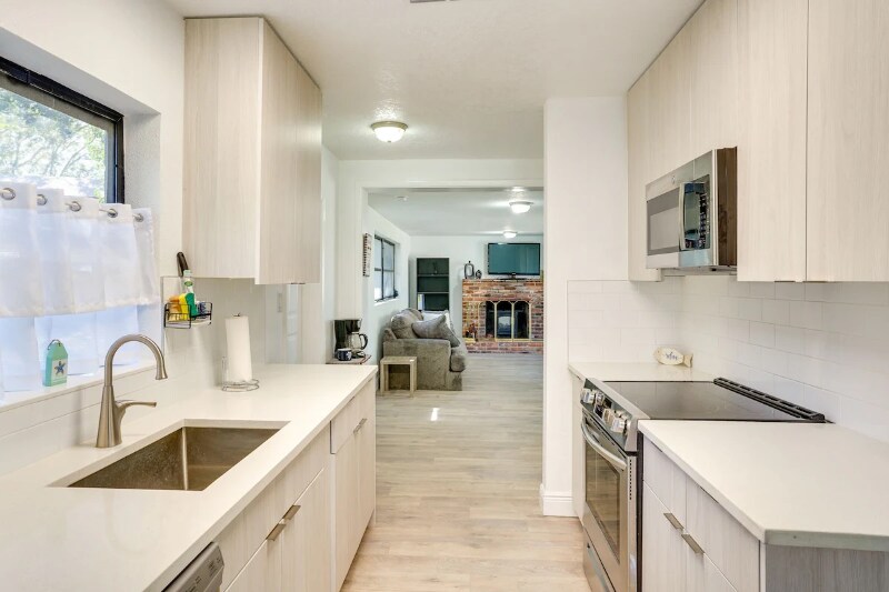 Building Photo - 916 Ave S SE