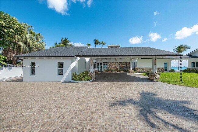 Building Photo - 1365 Bay Terrace