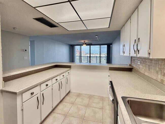 Building Photo - 500 Treasure Island Causeway