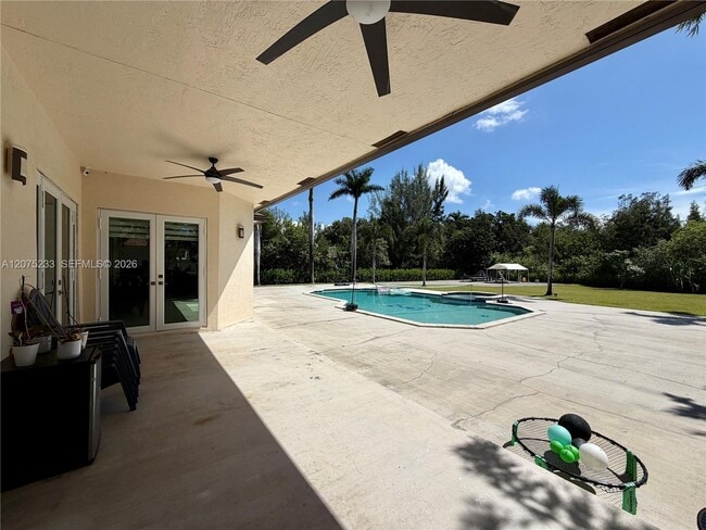 Building Photo - 5600 SW 199th Ave