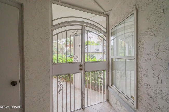 Building Photo - 6236 Clover Bend Dr