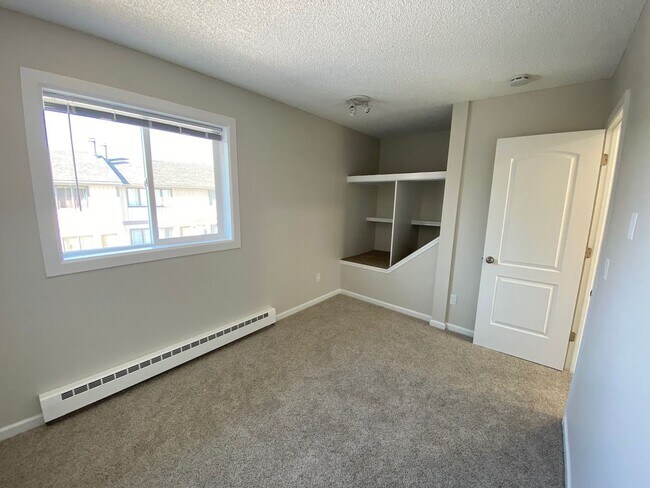 Building Photo - 108 S Tinker Ln