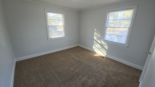 Building Photo - broo3232