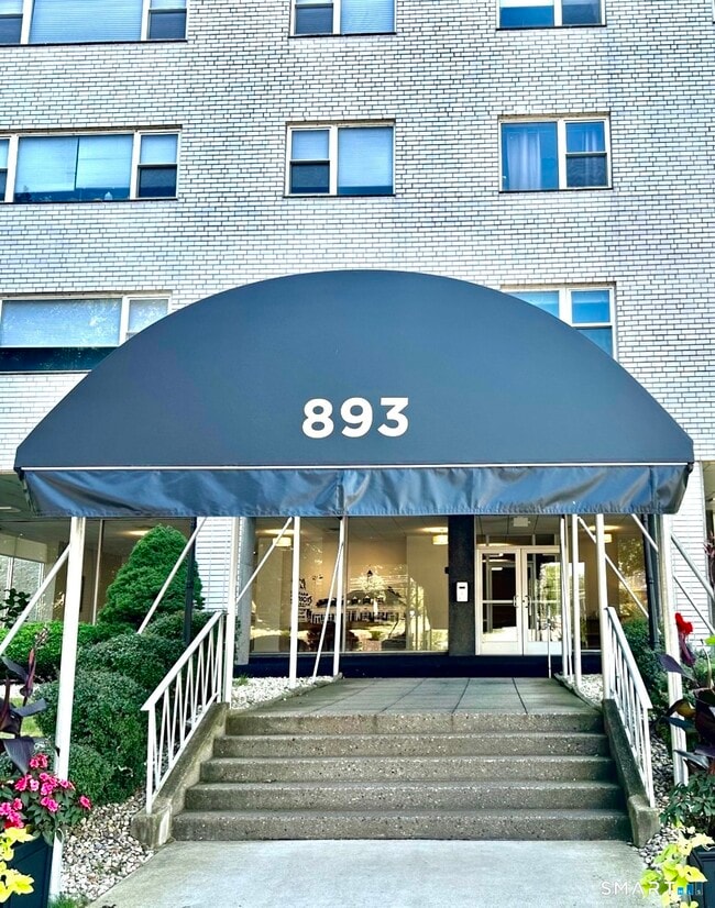 Building Photo - 893 Farmington Ave