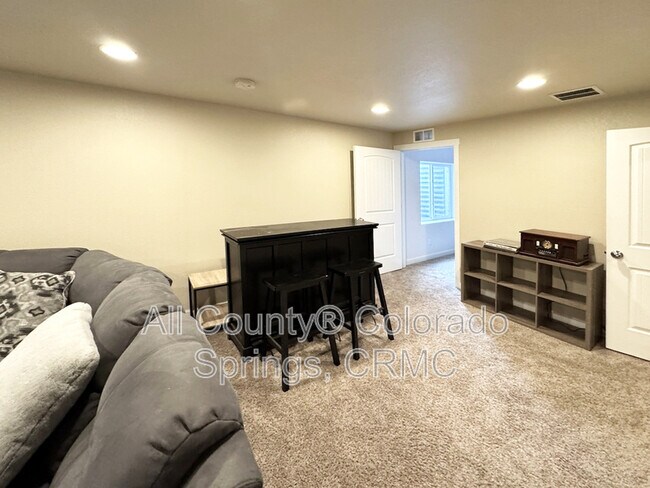 Building Photo - 8456 Hardwood Cir