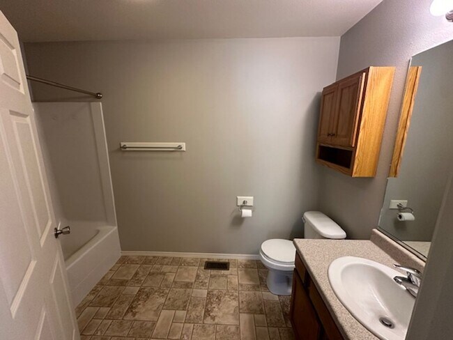 Building Photo - 1120 Longbow Ln