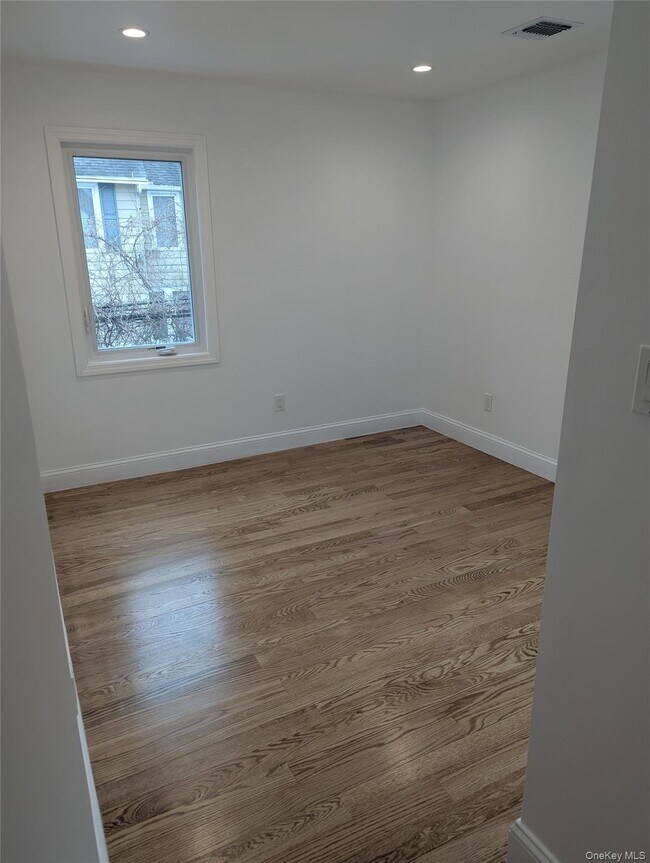 Building Photo - 62 Forest Row