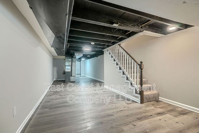 Building Photo - 2408 Llewelyn Ave