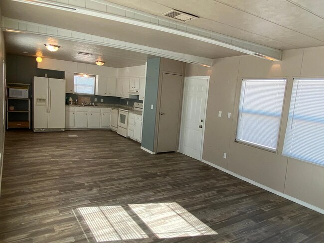 Building Photo - 6251 W Bilby Rd