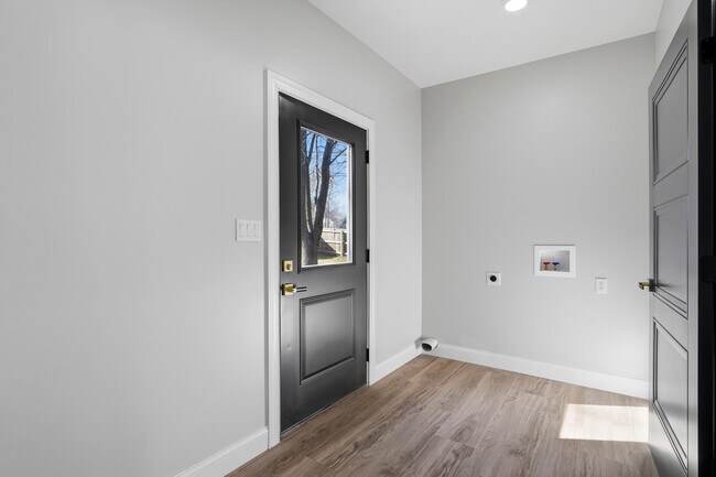 Building Photo - 4403 Glen Eagle Dr