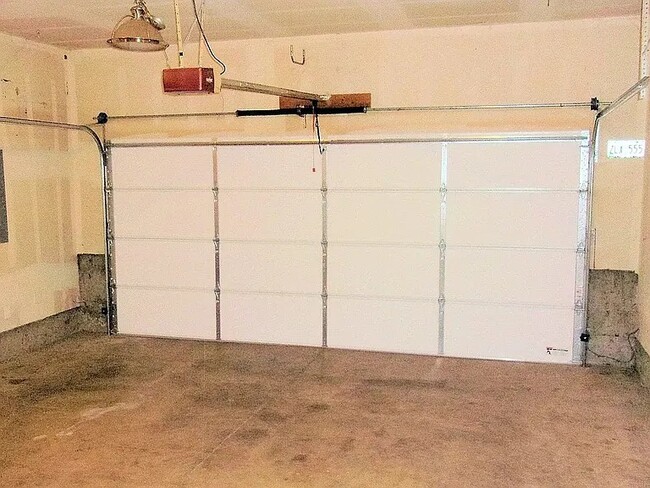 Building Photo - 1146 Elm St NW