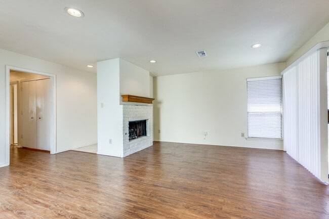 Building Photo - 3007 Allister St