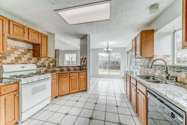 Building Photo - 1916 Woodland Hills Dr