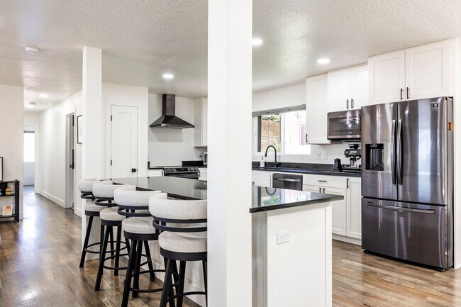 Building Photo - Exquisitely Renovated 4-Bedroom Oasis with Modern Upgrades
