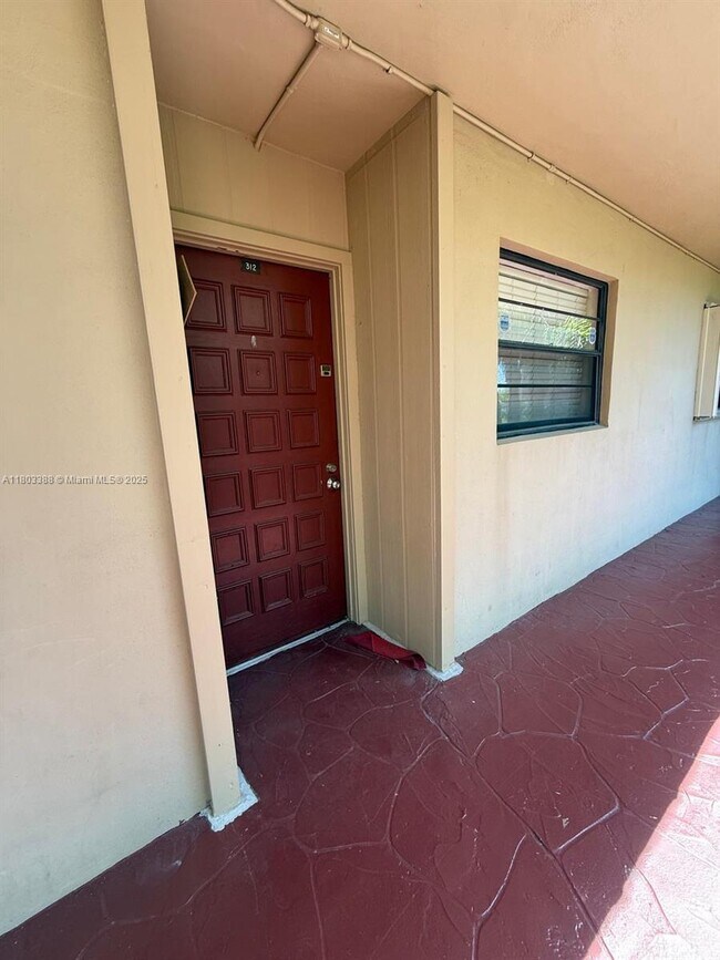 Building Photo - 10845 SW 112th Ave