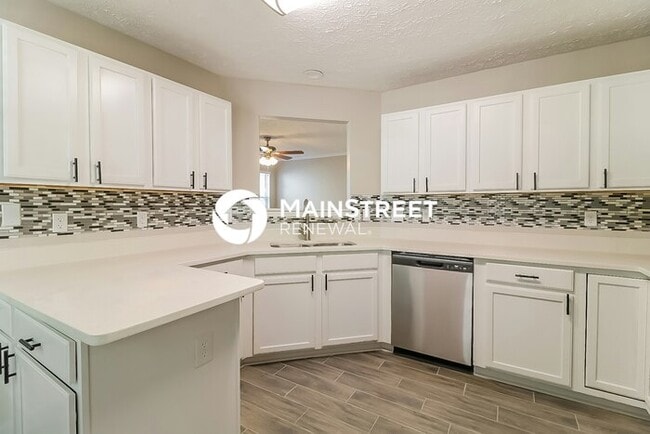Building Photo - 3 Bedroom Pet-Friendly Home in RALEIGH, NC...