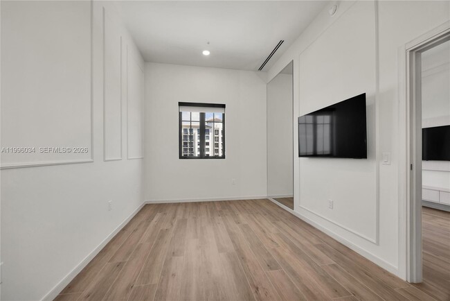 Building Photo - 4220 Laguna St